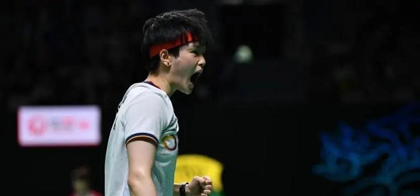 开云APP-丹麦队逆袭胜利，晋级淘汰赛