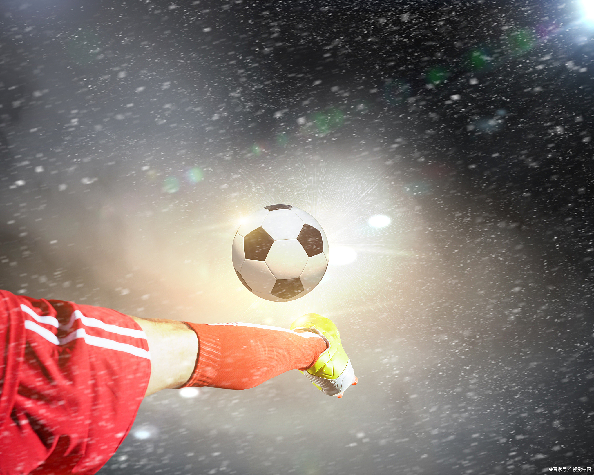 开云体育在线-足球赛事解说风格吸引眼球，受球迷喜爱的简单介绍