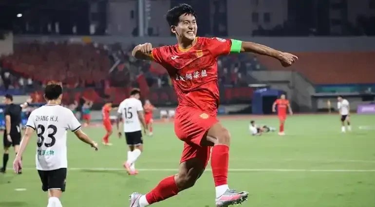 开云体育APP下载-包含力挽狂澜取关键胜利，保住联赛冠军希望的词条