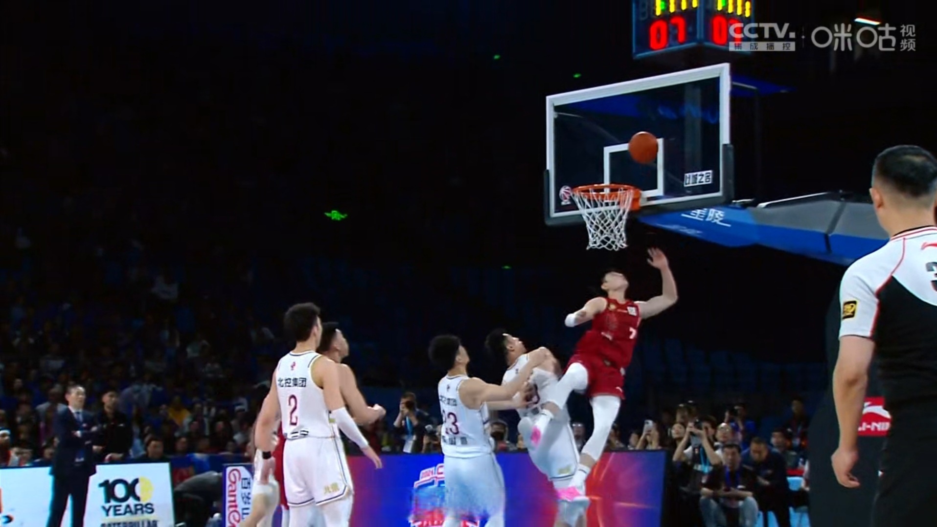 篮网后卫受伤离场,球队瞬间变弱 篮网后卫受伤离场,球队瞬间变弱