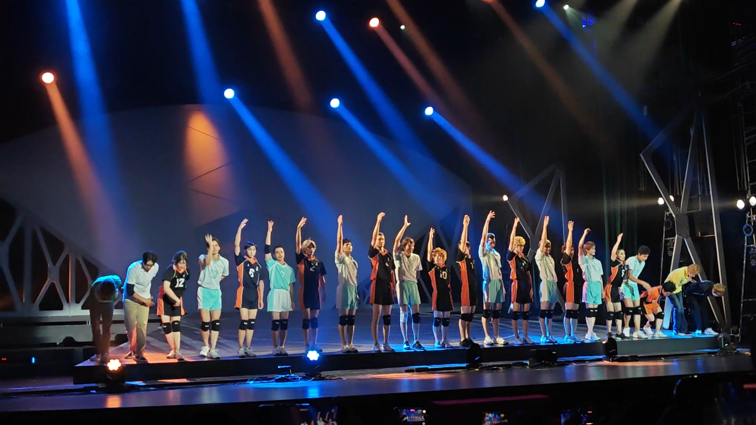 开云官网-排球传奇谢幕，球迷泪洒赛场