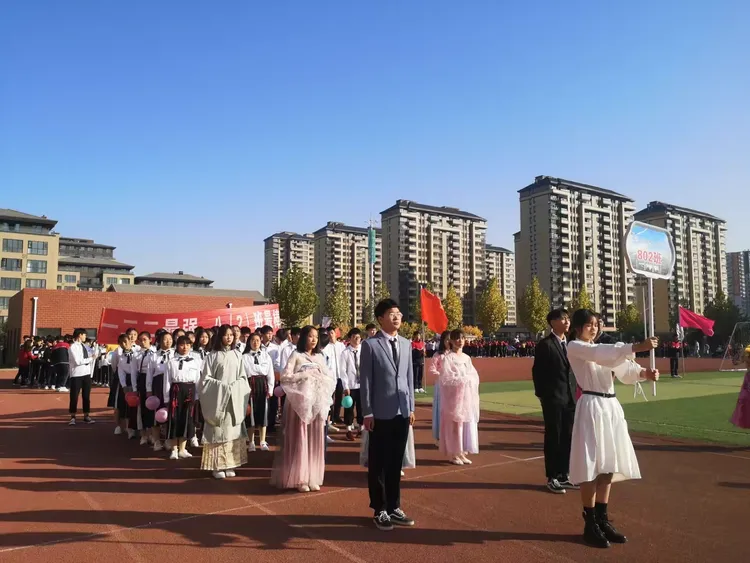 包含田径队主教练发声，誓言带队登顶的词条