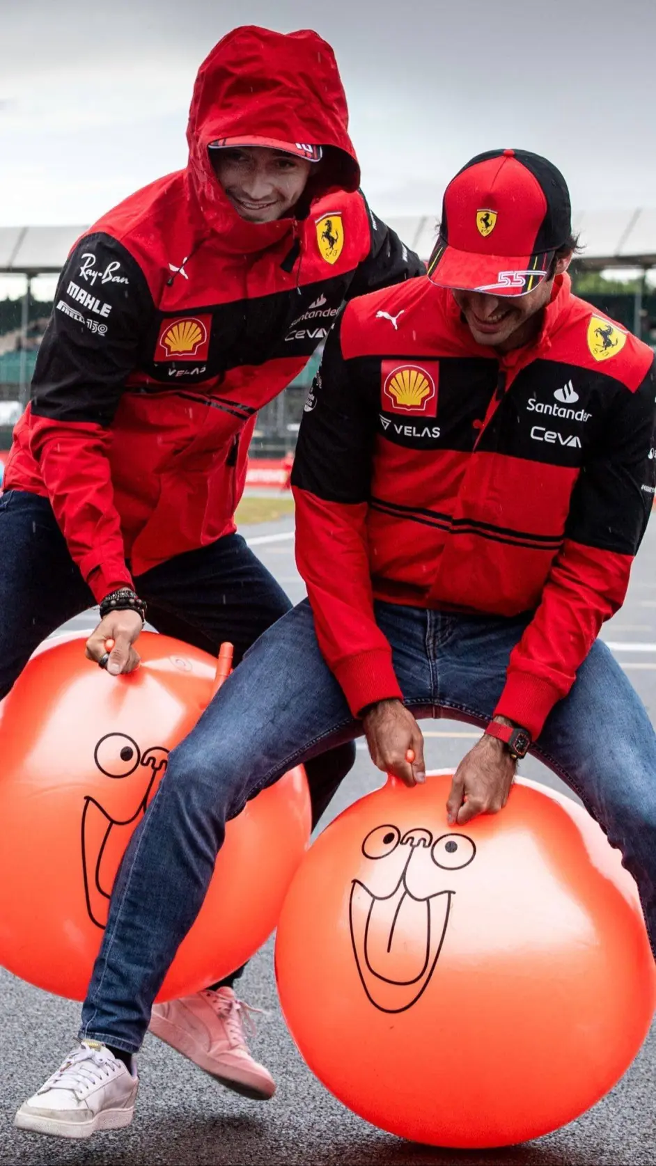 开云体育平台APP-梅赛德斯险胜哈斯车队,塞恩斯扛起全队的简单介绍