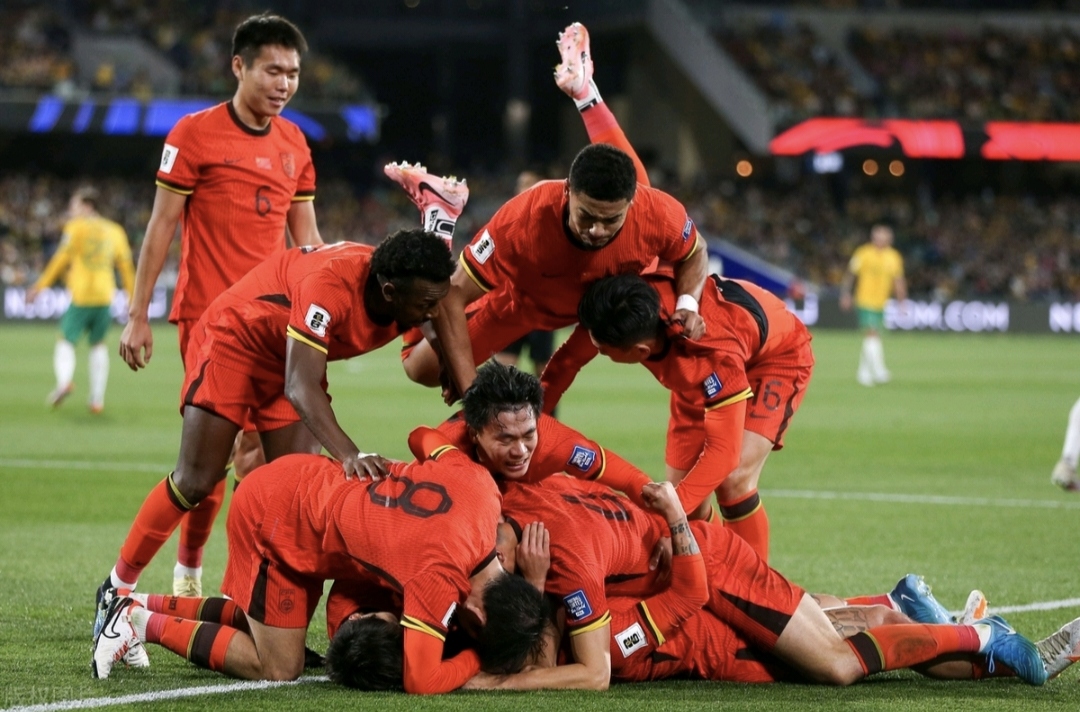 泰国队横扫印尼队，安赛龙统治全场