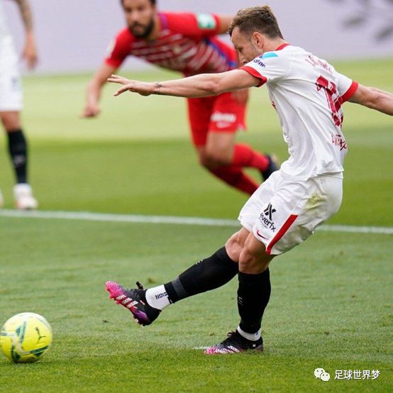 开云体育登录-塞维利亚遭遇失利，球队反思比赛表现