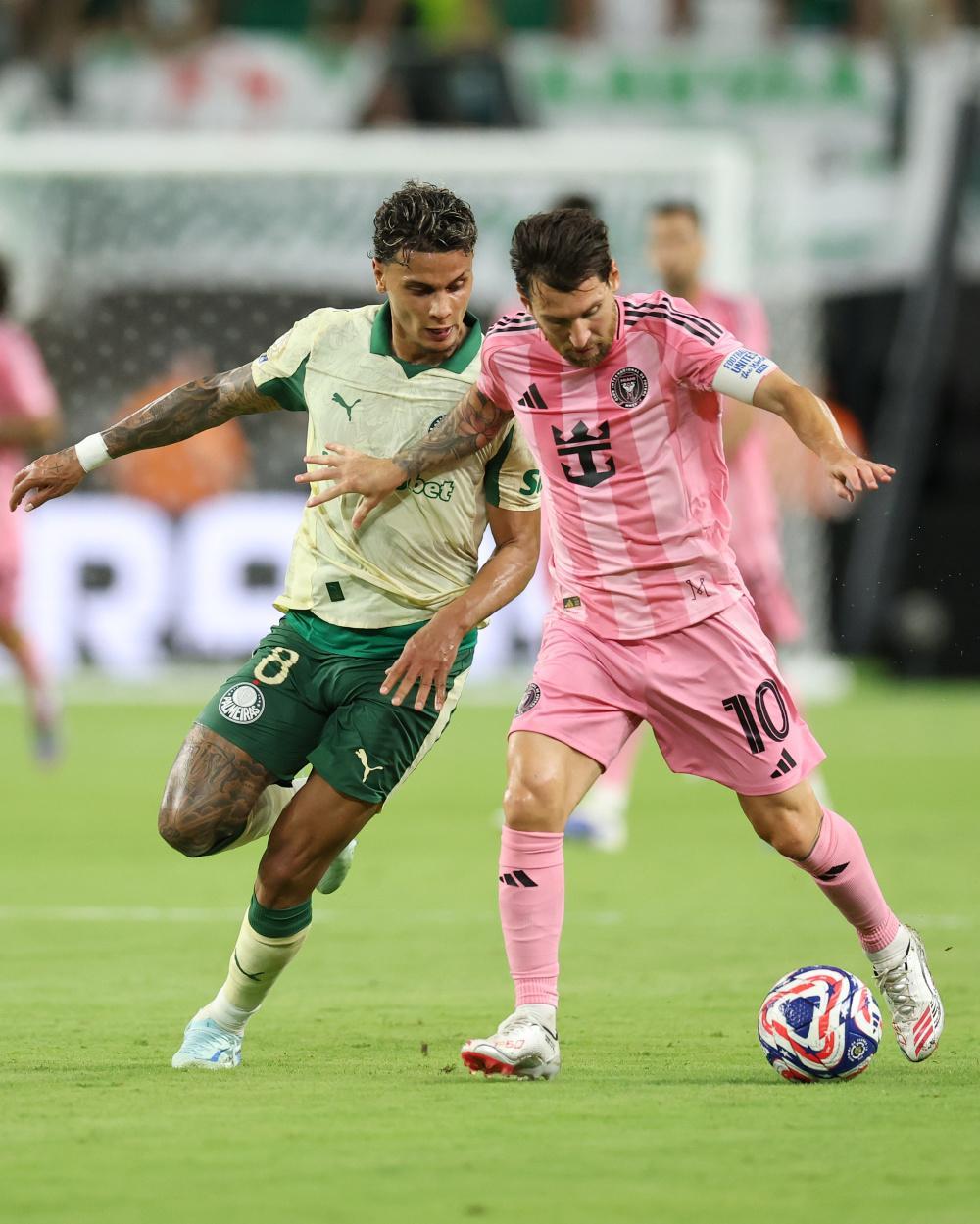 曼联凭借客场进球淘汰巴黎圣日耳曼