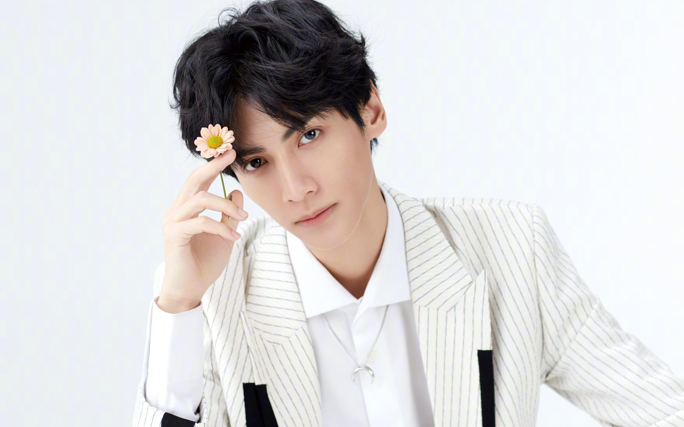 跨界对决，广厦铁壁封锁快船，布克狂砍40分证明自我