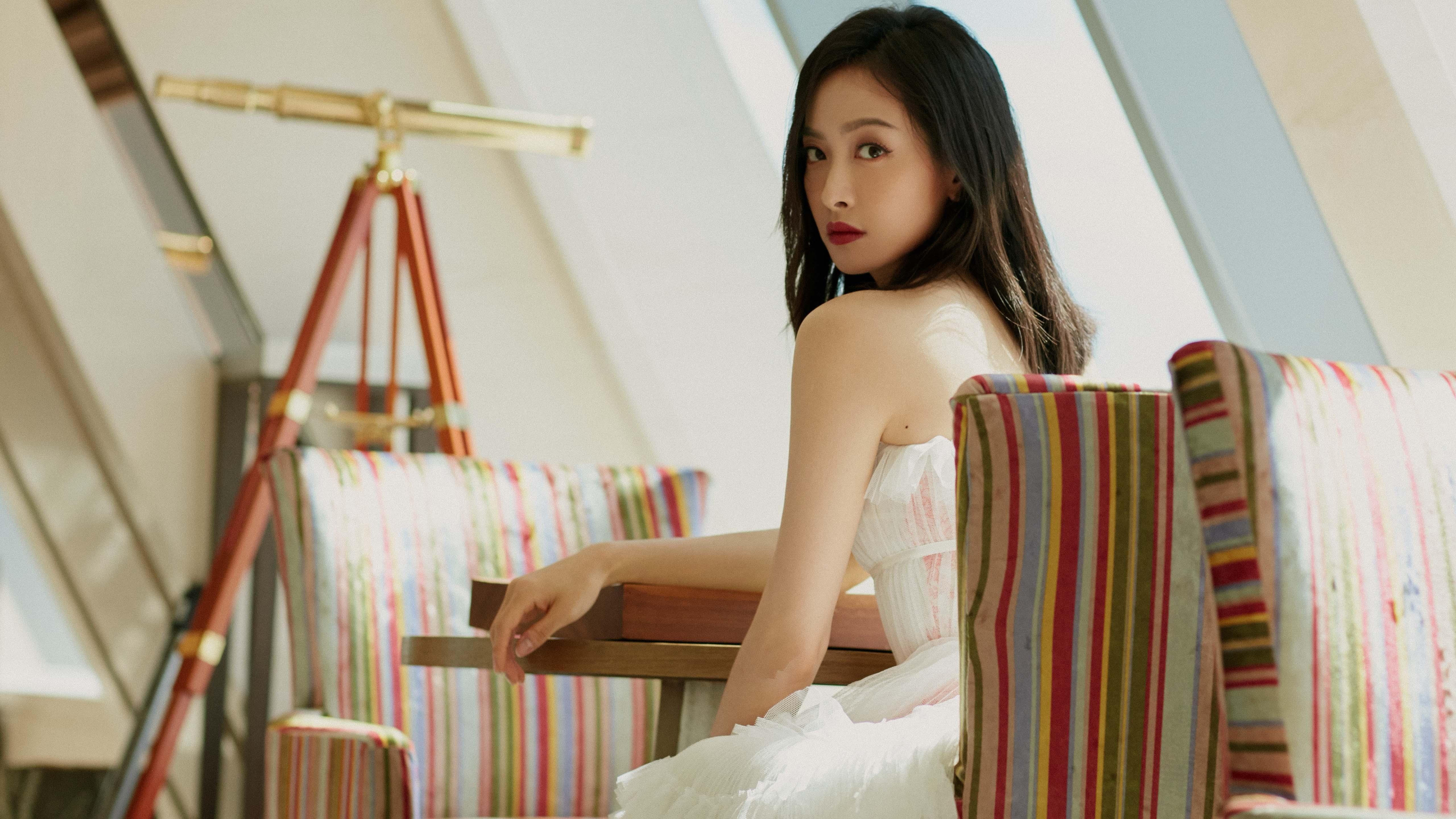 开云体育官网-篮网三分雨难敌山西头球制胜，绿茵场惊现篮球比分牌？